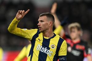 官方渠道-土媒：佛罗伦萨联系哲科经纪人尝试免签，球员首选留在费内巴切