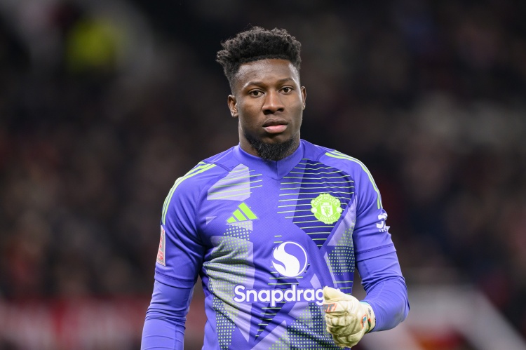 曼联考虑以2500万英镑出售奥纳纳，沙特或成潜在下家，球员赛季初遭雪藏