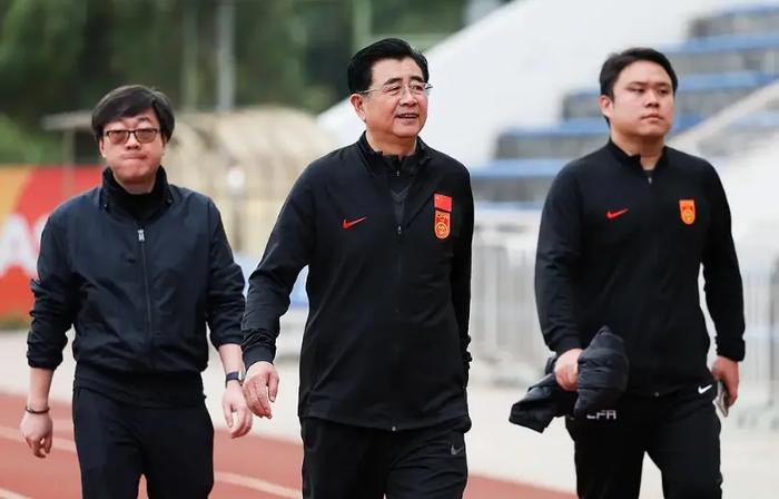 赛程安排-国足新帅或四选一！高洪波曾自荐：58岁还年轻，我想继续当教练