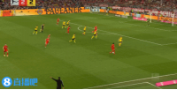 凯恩小角度射门被扑，随后后点凌空再射打偏