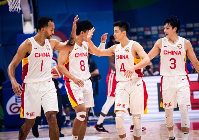 LOL赛事直播-侧翼防线瓦解 拼抢不敌 中国男篮终究演不出奇迹