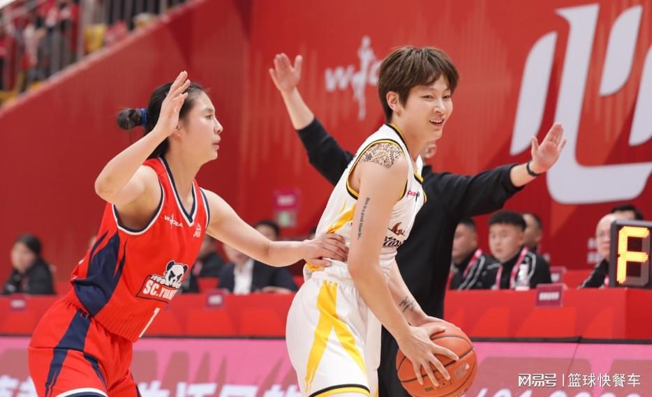 官方渠道-女篮一夜曝出两大冷门！全联盟第1被掀翻：张子宇6分2板惨遭弃用